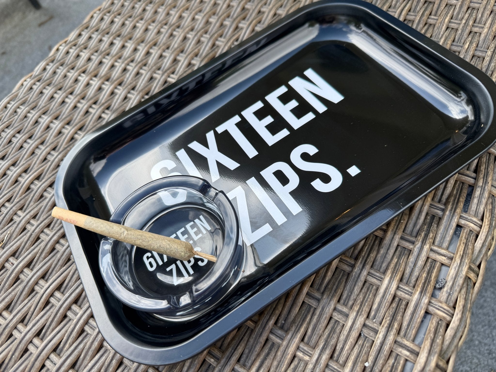 "OG LOGO" Glass Ash Tray - 6IXTEEN Zips