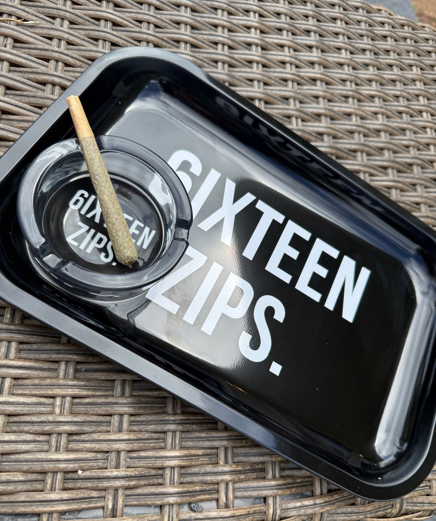"OG LOGO" Glass Ash Tray - 6IXTEEN Zips